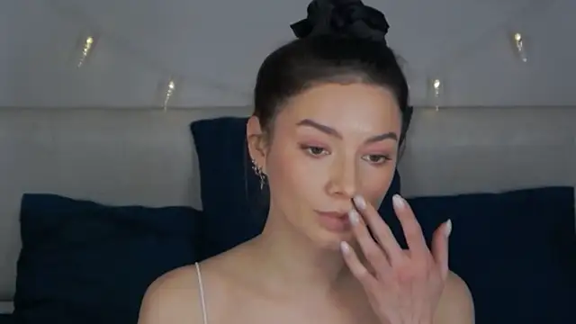 sinthiaroze online show from February 4, 2:21 pm