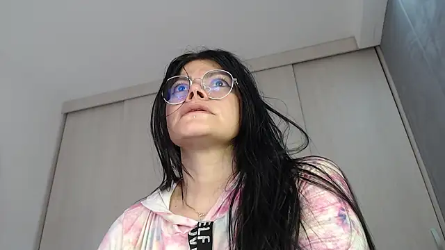 Snapshot of cristal_sexybody chatting on April 18, 7:18 pm cristal sexybody online show from April 18, 7:18 pm