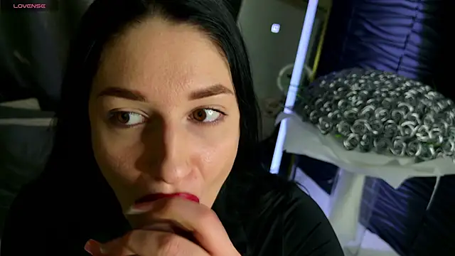 Snapshot of moniqque chatting on February 12, 8:38 am moniqque online show from February 12, 8:38 am