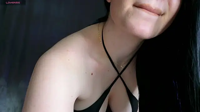 Snapshot of moniqque chatting on February 17, 11:44 am moniqque online show from February 17, 11:44 am