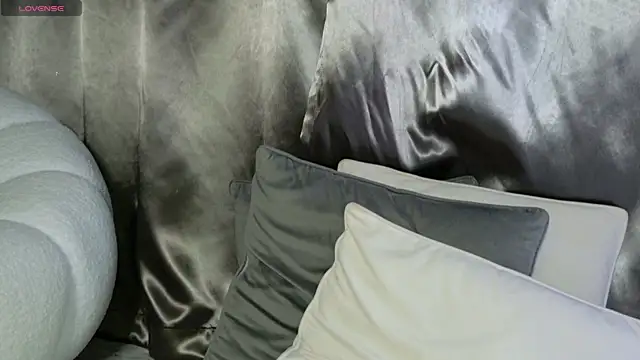 Snapshot of moniqque chatting on March 12, 10:59 am moniqque online show from March 12, 10:59 am