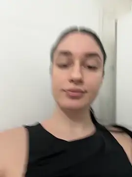 Snapshot of moniqque chatting on October 4, 10:35 am moniqque online show from October 4, 10:35 am