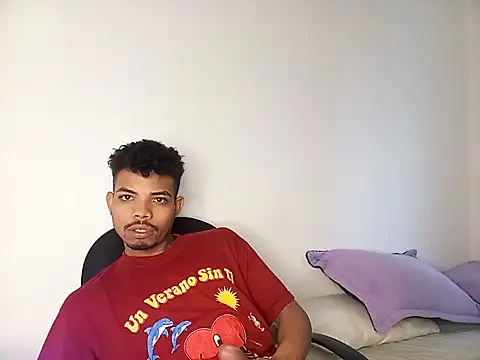 Snapshot of danidiazto2023 chatting on February 18, 10:47 pm danidiazto2023 online show from February 18, 10:47 pm