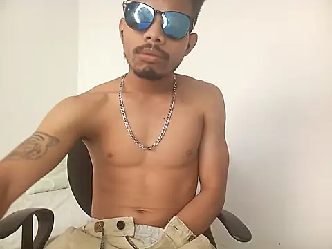 Snapshot of danidiazto2023 chatting on March 3, 9:05 pm danidiazto2023 online show from March 3, 9:05 pm