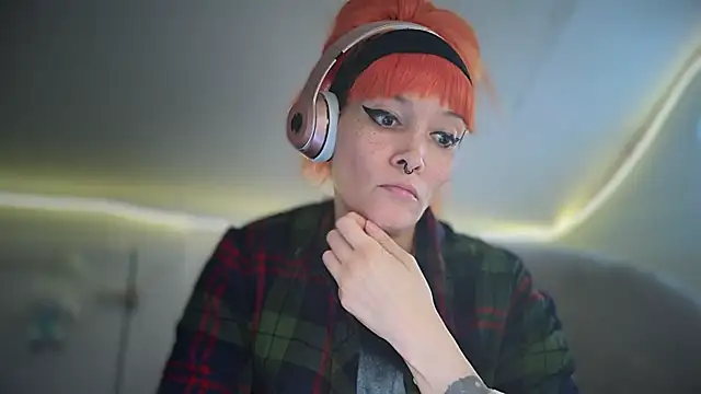 Snapshot of FRRANNKIE chatting on October 14, 7:09 am FRRANNKIE online show from October 14, 7:09 am