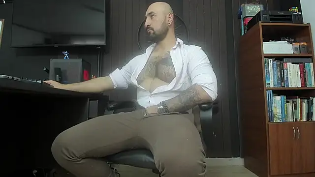 Snapshot of Leon_1234 chatting on November 18, 7:07 pm Leon 1234 online show from November 18, 7:07 pm