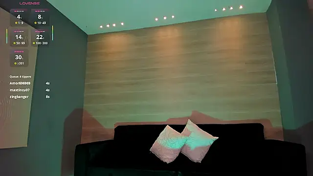 Snapshot of BiancaPierce chatting on February 18, 5:53 pm BiancaPierce online show from February 18, 5:53 pm