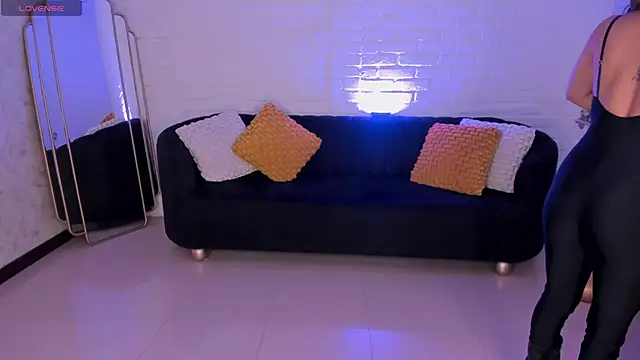 Snapshot of BiancaPierce chatting on September 15, 12:05 pm BiancaPierce online show from September 15, 12:05 pm