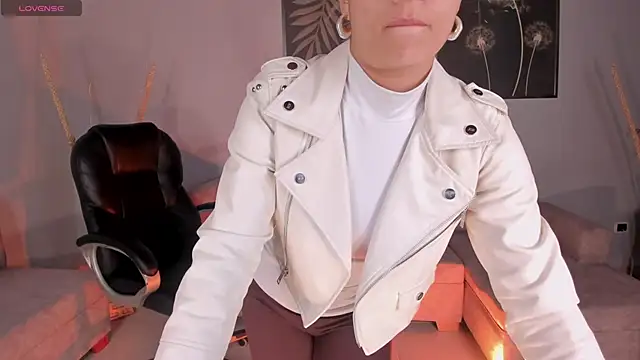 Snapshot of BiancaPierce chatting on September 29, 11:48 am BiancaPierce online show from September 29, 11:48 am