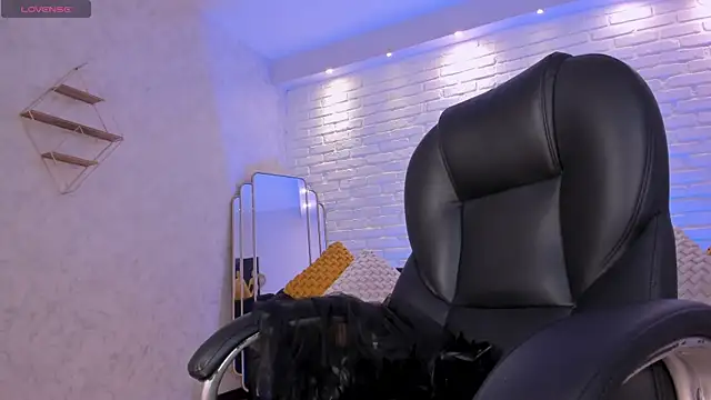 Snapshot of BiancaPierce chatting on October 31, 12:17 pm BiancaPierce online show from October 31, 12:17 pm