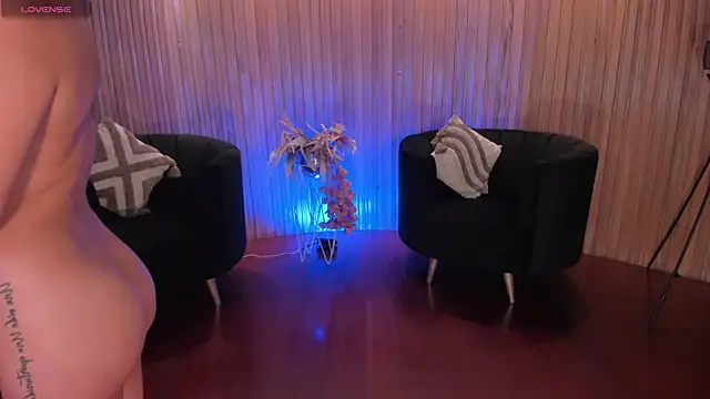 Snapshot of BiancaPierce chatting on December 4, 11:19 am BiancaPierce online show from December 4, 11:19 am