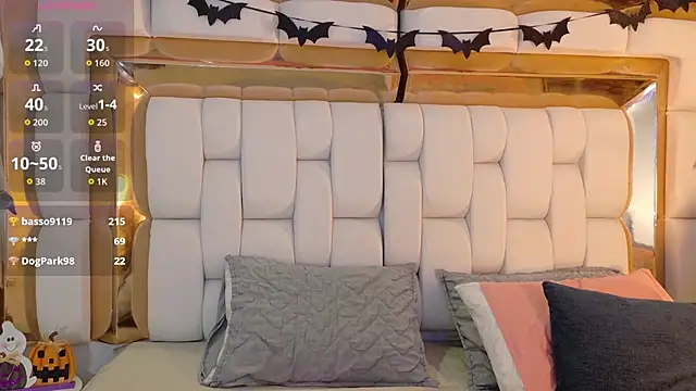 valkiria moore online show from October 27, 8:13 pm