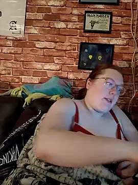 Sexycurvyemilyy online show from December 21, 10:40 pm