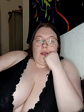 Sexycurvyemilyy online show from February 28, 9:49 pm