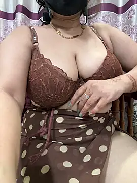 Sexybomb33 online show from November 7, 9:15 pm