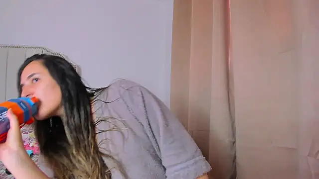 Snapshot of Hanna86 chatting on November 27, 8:22 pm Hanna86 online show from November 27, 8:22 pm