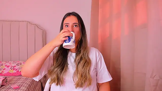 Snapshot of Hanna86 chatting on November 30, 1:59 pm Hanna86 online show from November 30, 1:59 pm