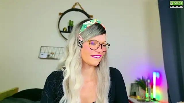 Snapshot of Kittychatte chatting on December 3, 8:28 pm Kittychatte online show from December 3, 8:28 pm