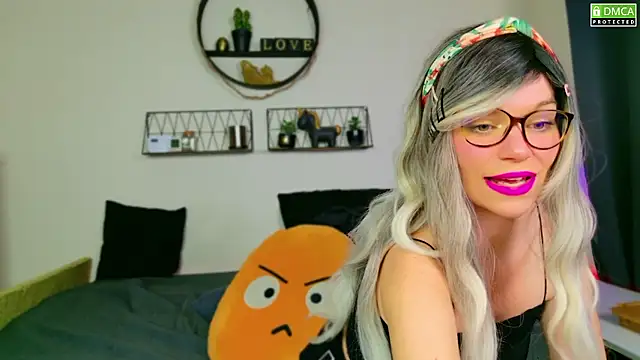 Snapshot of Kittychatte chatting on December 5, 8:22 pm Kittychatte online show from December 5, 8:22 pm