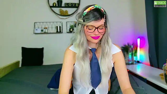 Snapshot of Kittychatte chatting on December 6, 8:40 pm Kittychatte online show from December 6, 8:40 pm