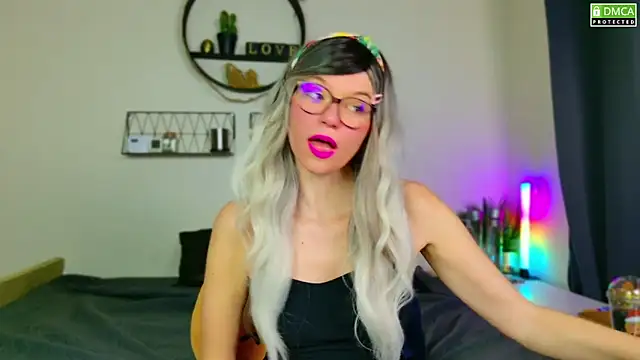 Snapshot of Kittychatte chatting on December 7, 7:38 am Kittychatte online show from December 7, 7:38 am