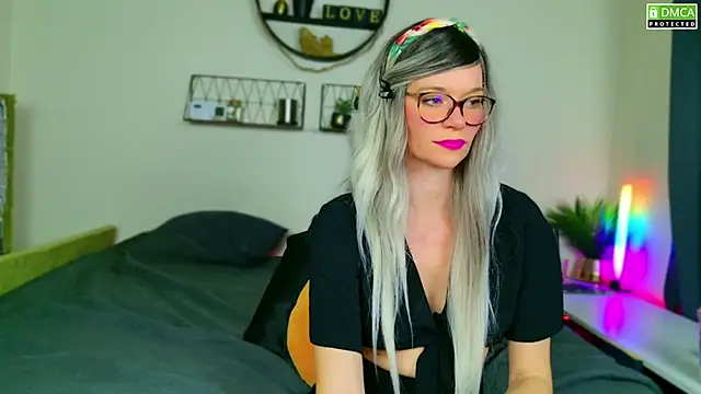 Snapshot of Kittychatte chatting on December 8, 8:25 pm Kittychatte online show from December 8, 8:25 pm