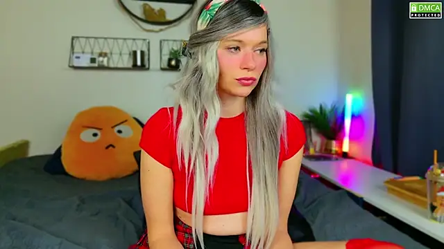 Snapshot of Kittychatte chatting on December 11, 11:32 pm Kittychatte online show from December 11, 11:32 pm