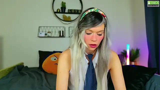 Snapshot of Kittychatte chatting on December 12, 8:43 pm Kittychatte online show from December 12, 8:43 pm