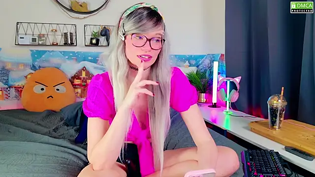 Snapshot of Kittychatte chatting on January 5, 10:21 am Kittychatte online show from January 5, 10:21 am