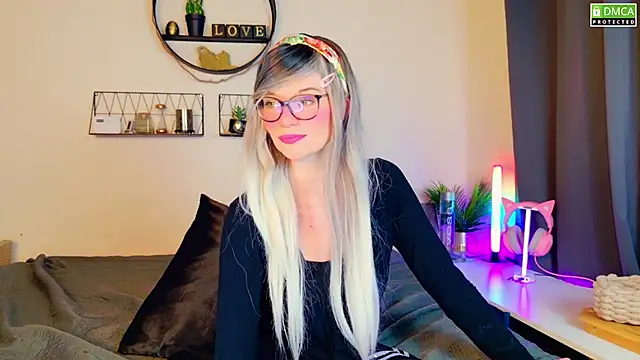 Snapshot of Kittychatte chatting on February 4, 8:38 pm Kittychatte online show from February 4, 8:38 pm