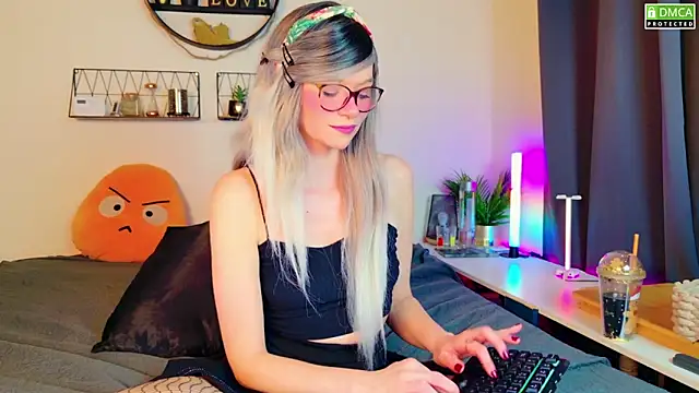 Snapshot of Kittychatte chatting on February 13, 8:45 pm Kittychatte online show from February 13, 8:45 pm