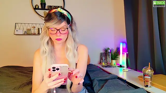 Snapshot of Kittychatte chatting on February 16, 8:21 am Kittychatte online show from February 16, 8:21 am