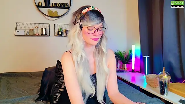 Snapshot of Kittychatte chatting on February 23, 7:44 am Kittychatte online show from February 23, 7:44 am