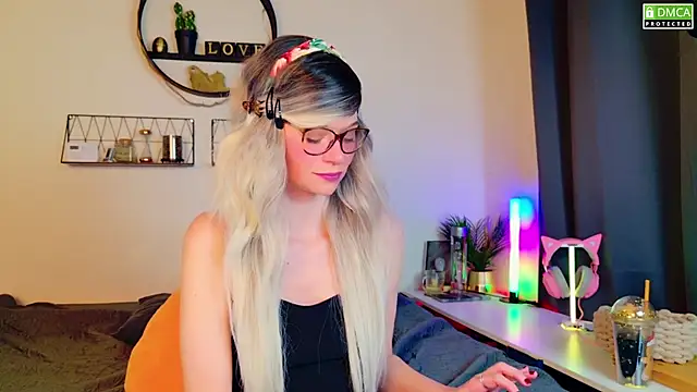 Snapshot of Kittychatte chatting on March 2, 7:54 am Kittychatte online show from March 2, 7:54 am