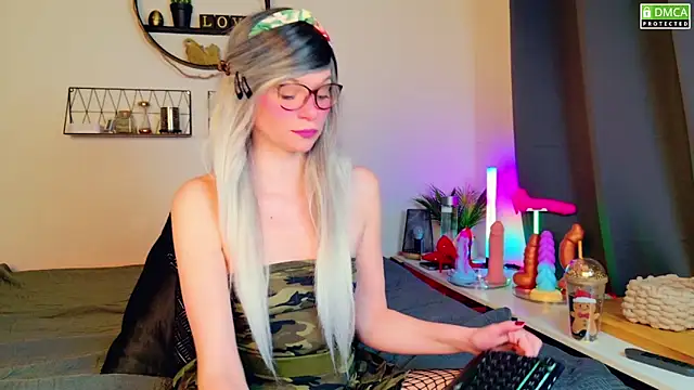 Snapshot of Kittychatte chatting on March 16, 8:54 am Kittychatte online show from March 16, 8:54 am