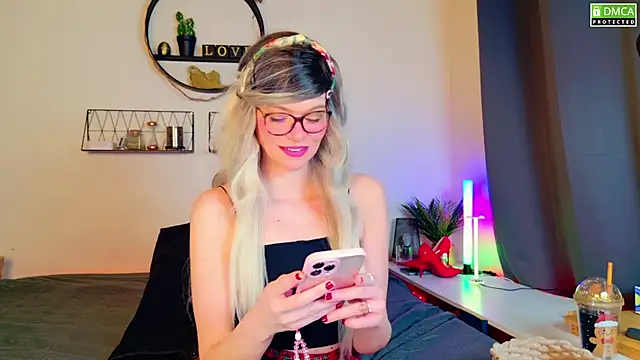 Snapshot of Kittychatte chatting on March 22, 9:02 am Kittychatte online show from March 22, 9:02 am