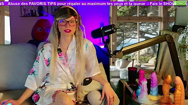 Snapshot of Kittychatte chatting on November 9, 11:08 am Kittychatte online show from November 9, 11:08 am