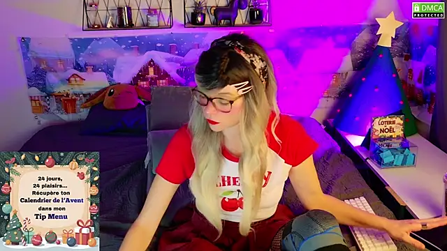 Snapshot of Kittychatte chatting on December 18, 9:10 pm Kittychatte online show from December 18, 9:10 pm