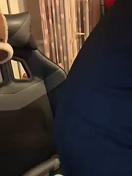 LaPetitechienne1 online show from February 13, 9:17 pm