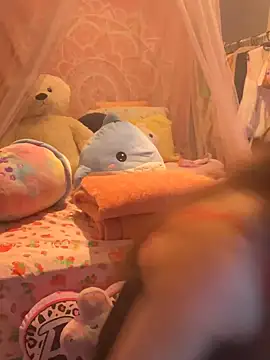 LaPetitechienne1 online show from March 1, 12:39 am