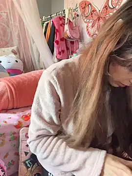 LaPetitechienne1 online show from March 18, 12:25 pm