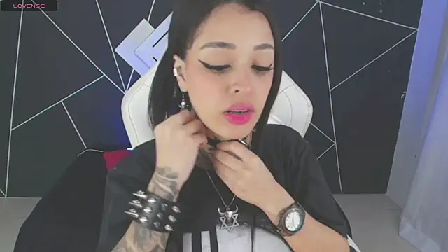 Snapshot of farichell chatting on November 6, 9:05 pm farichell online show from November 6, 9:05 pm