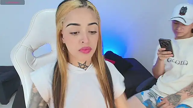 Snapshot of farichell chatting on March 11, 8:37 pm farichell online show from March 11, 8:37 pm