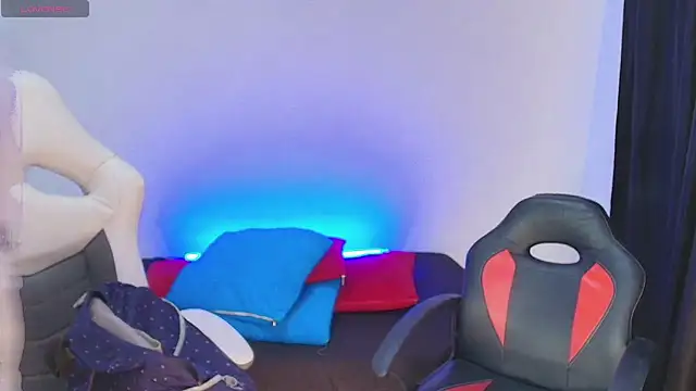 Snapshot of farichell chatting on March 13, 7:53 pm farichell online show from March 13, 7:53 pm