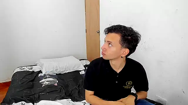 Snapshot of SexAegons chatting on December 5, 6:21 am SexAegons online show from December 5, 6:21 am