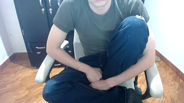 Snapshot of SexAegons chatting on February 17, 3:58 am SexAegons online show from February 17, 3:58 am