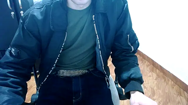 Snapshot of SexAegons chatting on February 18, 12:59 am SexAegons online show from February 18, 12:59 am