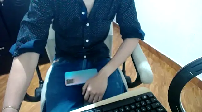 Snapshot of SexAegons chatting on February 26, 4:47 am SexAegons online show from February 26, 4:47 am