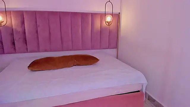 luisah  online show from December 12, 2:04 am