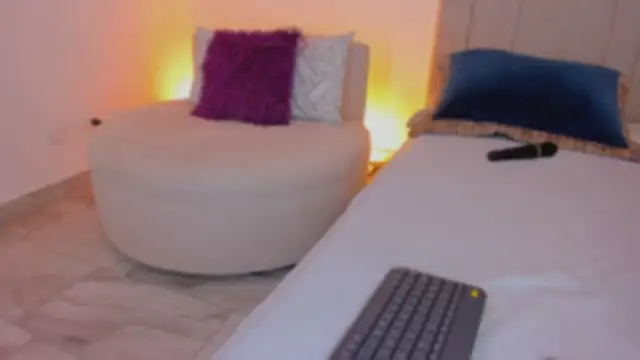 luisah  online show from May 2, 9:20 pm